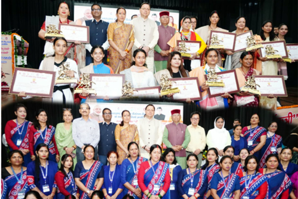 Uttarakhand: A grand ceremony was held in the capital Dehradun! 13 women received the Teelu Rauteli Award, 33 Anganwadi workers were also honored