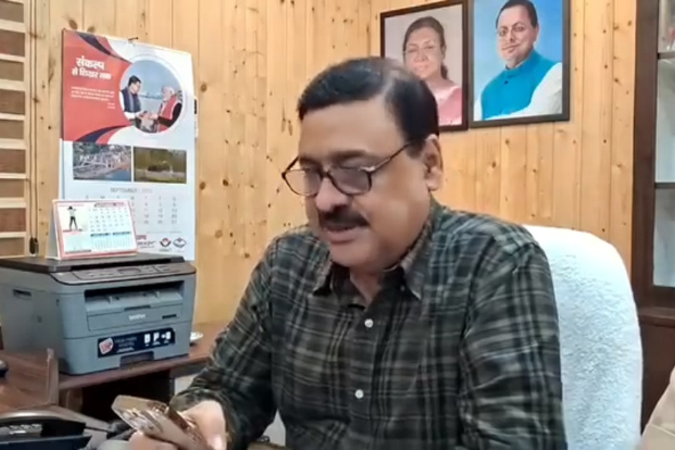 Uttarakhand: Officers do not pick up the phone of the common people! For reality check, Garhwal Commissioner called the ranger from an unknown number, but the call was not picked up