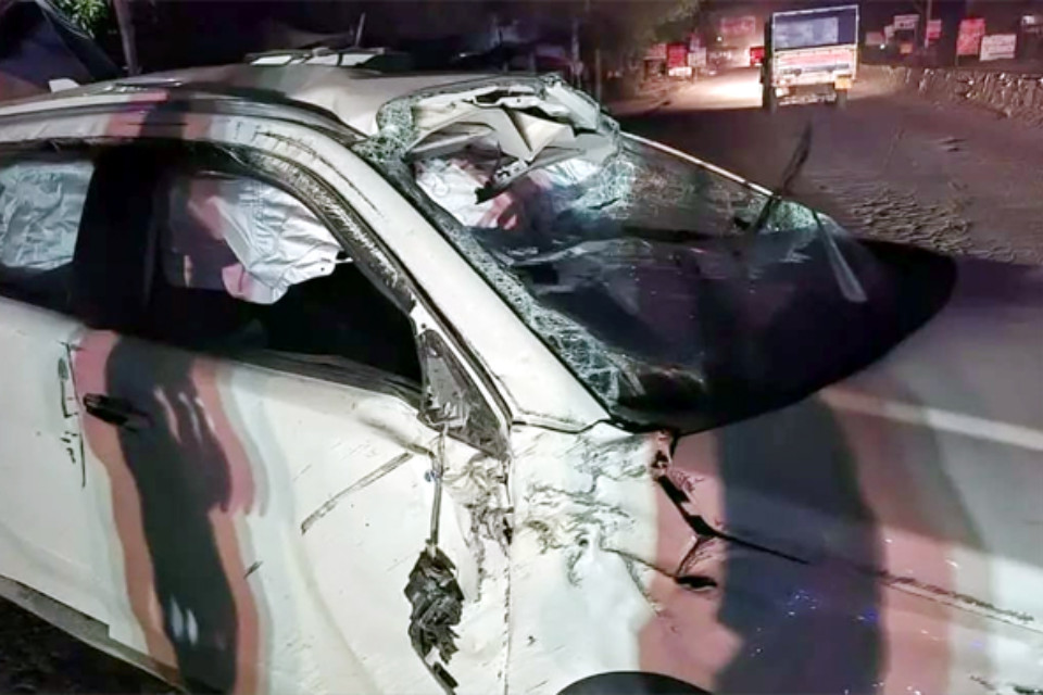 Big accident in Ramnagar: SDM's car collided with the divider, he and his wife got injured