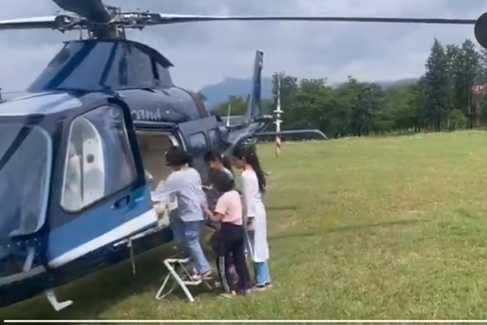 Simplicity: Children said- we want to sit in the helicopter! CM asked the pilot to open the door, a heart touching video came out