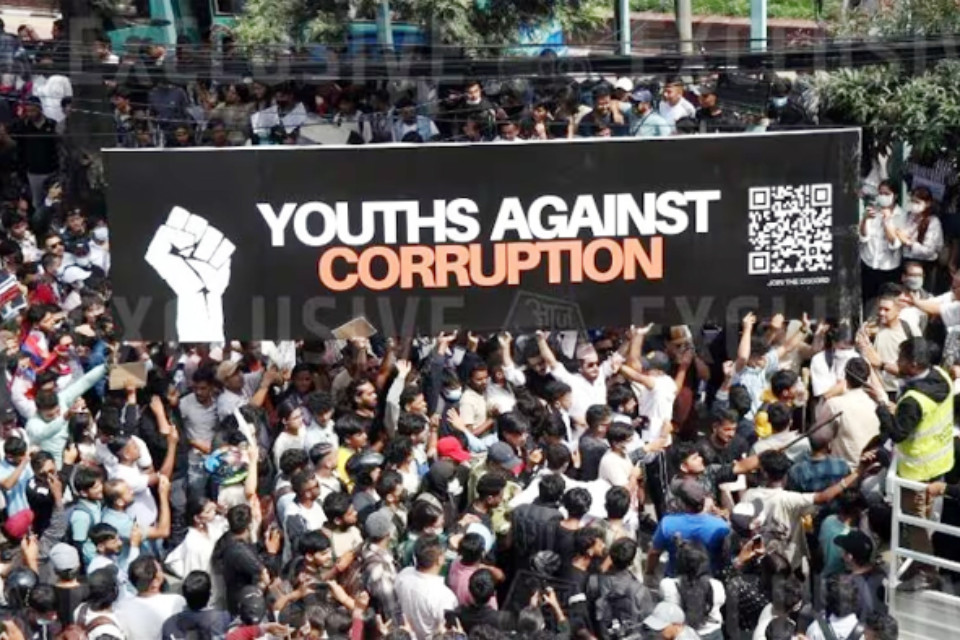 Chaos continues in Nepal: Protesters took to the streets even after the ban on social media was lifted! Now the demand for PM's resignation has arisen, curfew imposed in many places