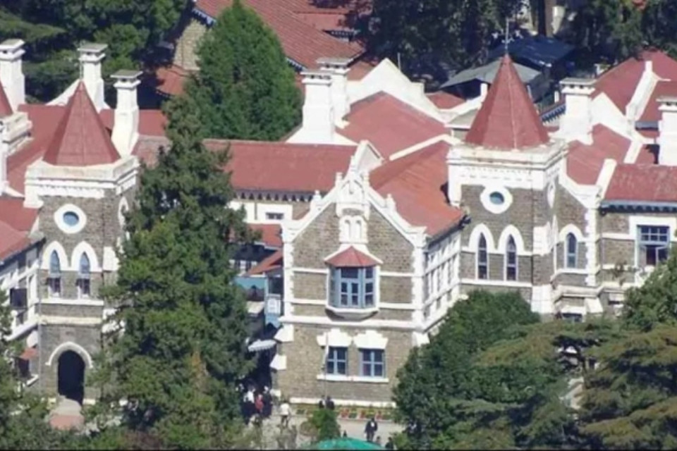 Nainital: Hearing on the petition of pharmacists and nursing staff in Uttarakhand High Court! Demand for regularization of employees raised, know what happened?