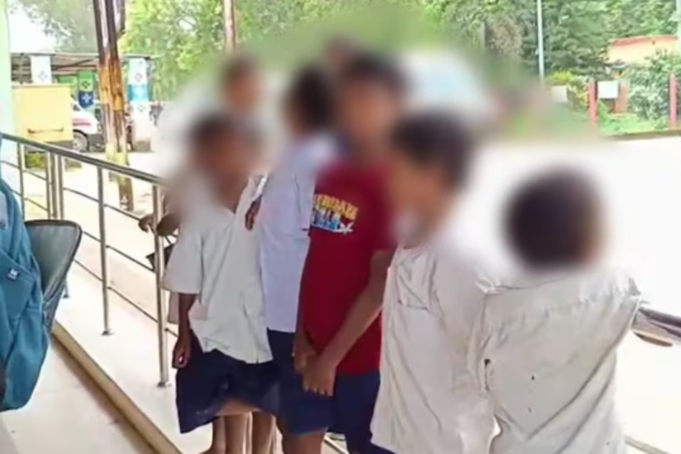 Deadly prank: Classmates in school hostel put Feviquick in eyes while sleeping! Eyes of 8 students got stuck, commotion ensued