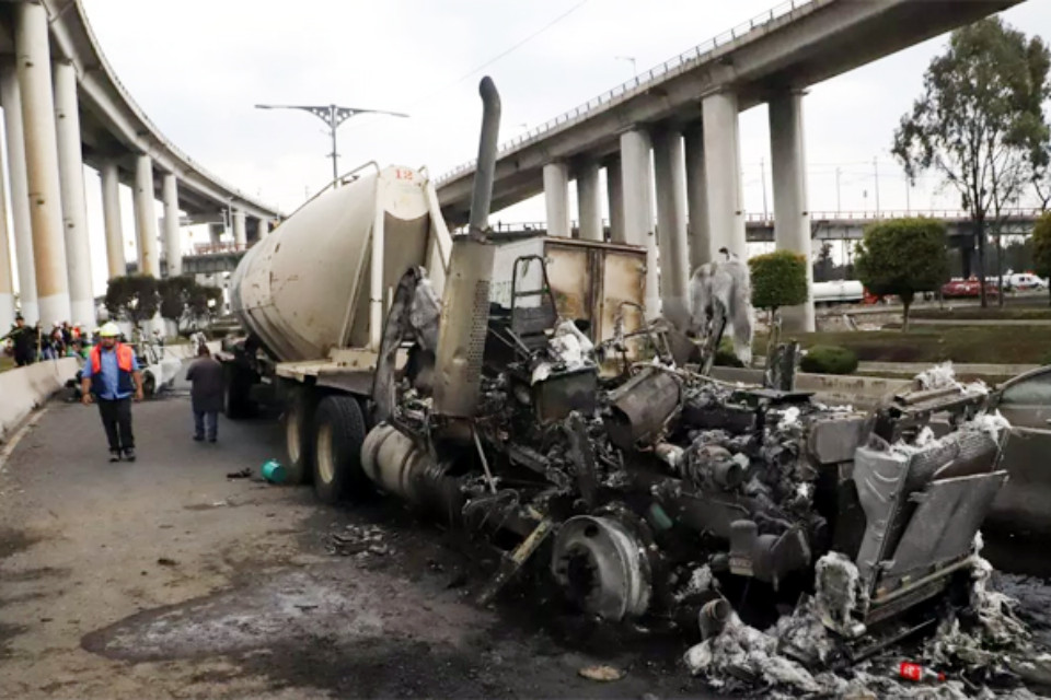 Horrible accident: Massive explosion in a gas tanker in Mexico City! Three dead and 70 injured, people seen screaming and running