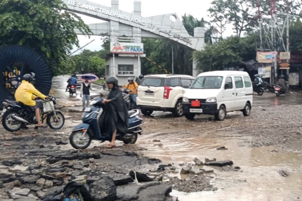 Uttarakhand: Nature wreaked havoc again! Cloudburst in Sasradhara, Dehradun, caused devastation, a laborer died in Mussoorie