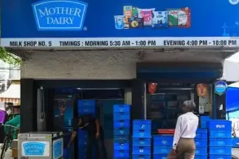 Big news: Mother Dairy gives relief to customers! Milk becomes cheaper by Rs 2 per liter, prices of ghee, cheese and ice cream also reduced