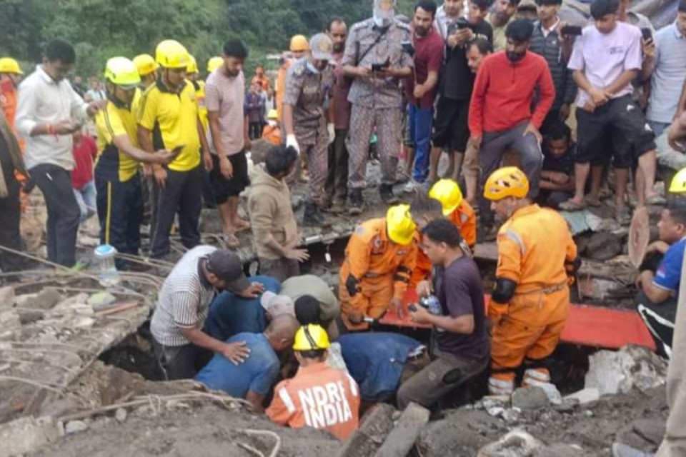 Uttarakhand: Tragedies of disaster! A mother was found buried under rubble, holding her twin sons in her arms. The entire village was devastated by the scene. People cried out, "Oh my God, what is th