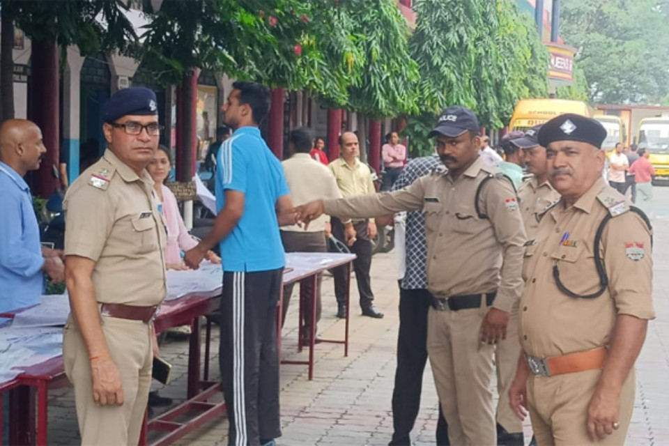 Uttarakhand: Graduate-level exams underway amid tight security! Police on high alert, monitoring every corner.