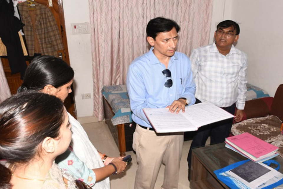 Corrupt system: Kanungo Sahib was running the tehsil from his home! A raid uncovered a pile of files, and the Kumaon Commissioner directed the DM to investigate.