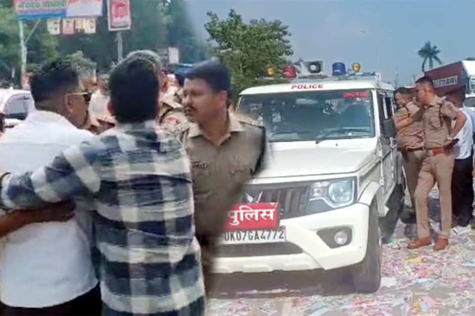 Uttarakhand: Chaos erupts over student union elections! Student groups clash in Haldwani and Rudrapur, with firing in Rudrapur causing panic.