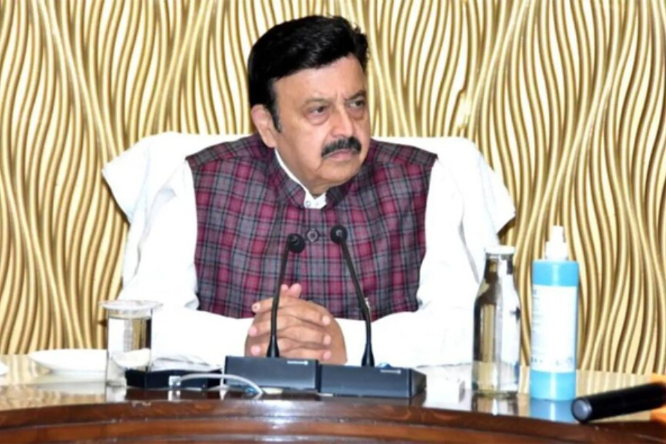  Haryana: Discussion with stakeholders regarding the Make in Haryana Industrial Policy 2025 in Gurugram! Industry and Commerce Minister Rao Narbir Singh arrives.