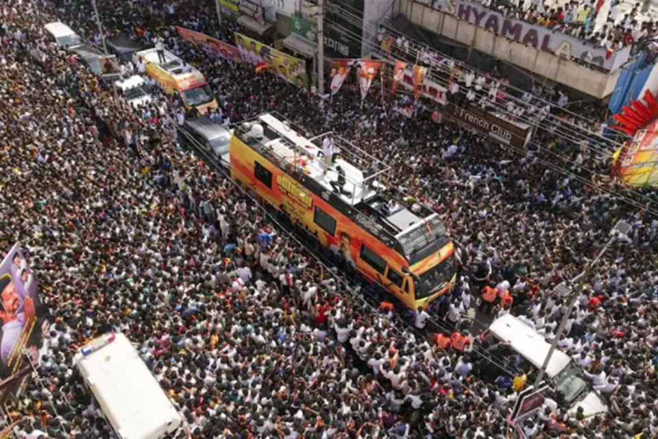 Tamil Nadu stampede: The scene terrified everyone! People fled their huts to save their lives, and security was beefed up at actor Vijay's home! What caused the horrific accident?