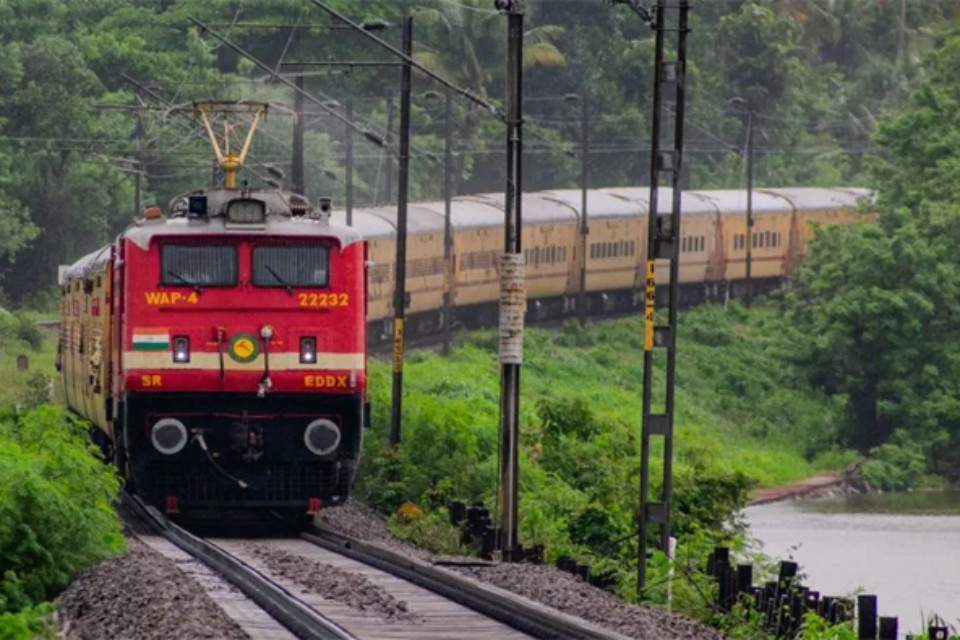 Overcrowding won't dampen the festive spirit! Railways announces increased carriages and new special trains, ensuring passengers don't face any inconvenience.