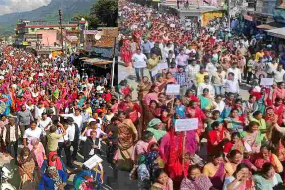 Almora: Crowds took to the streets to protest the poor health system! The Gewad Valley echoed with slogans of "Speak Up, Pahadi, Halla Bol!"