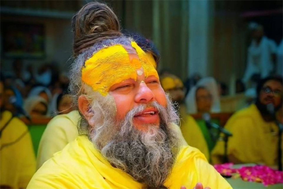 Rumors put to rest: Saint Premananda Ji Maharaj is healthy! Devotees walked 200 meters and rejoiced upon seeing him.