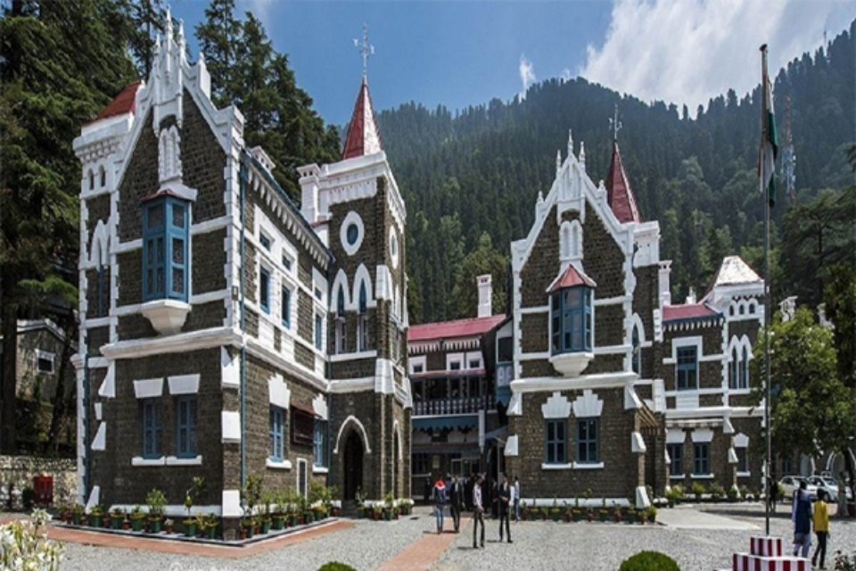 The High Court has taken a tough stand on the illegal construction of hotels and resorts from Gomukh to Uttarkashi, summoning officials including the District Magistrate.