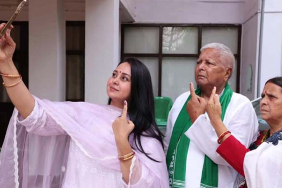 Bihar: RJD in turmoil after election results! Daughter Rohini Acharya breaks ties with family, sparking heated debate