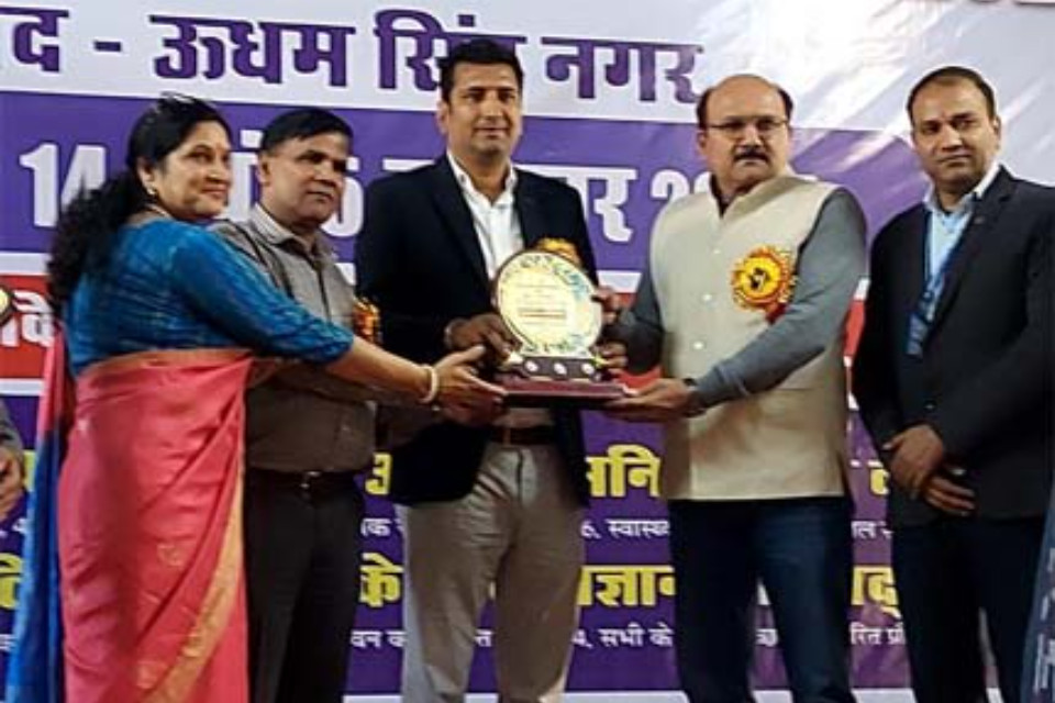 Rudrapur: Science Festival Competition! Child scientists arrived with excellent models, and guests awarded them prizes.