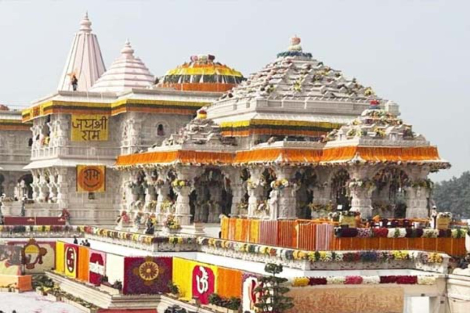 Ayodhya: Preparations complete for the flag hoisting ceremony at the top of the Ram Temple! Many prominent figures, including PM Modi, will attend.