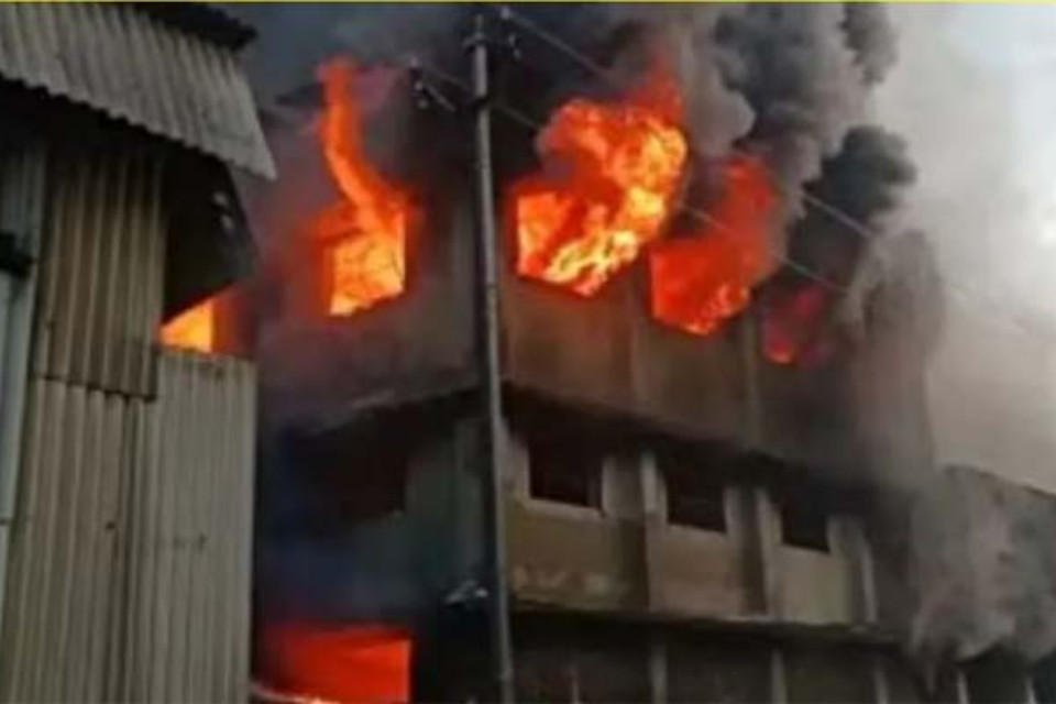  Tragic accident: The family was busy preparing for their son's engagement! A massive fire engulfed their home at midnight, killing four members.