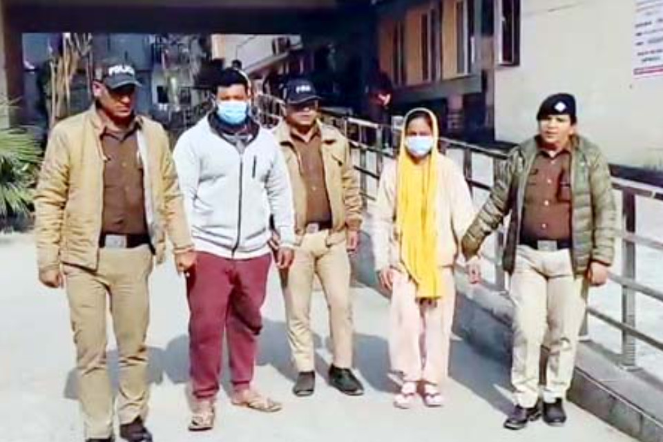 A cunning woman from Dehradun left her husband and married Bangladeshi citizen Mamun Hasan, then forged documents. Police arrested her.