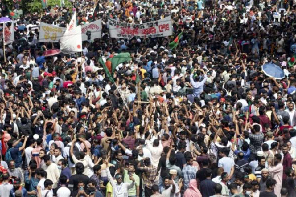 Big news: Thousands take to the streets again in Bangladesh! Demands for Sheikh Hasina's execution, massive demonstrations by the BNP and Islamist parties