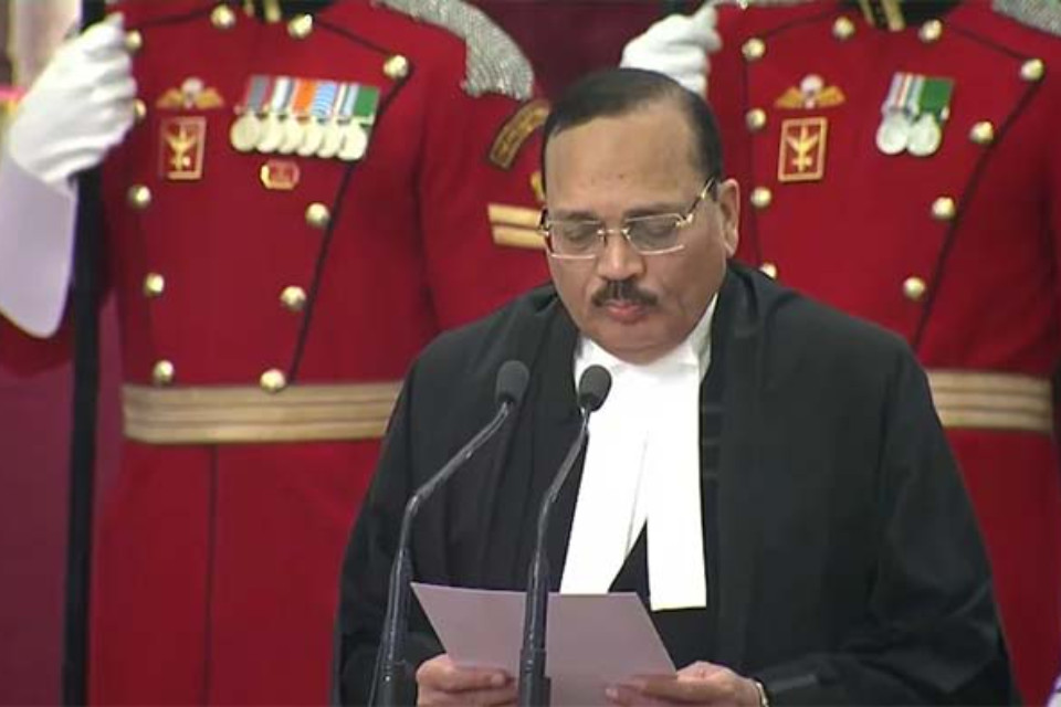 Big Breaking: Justice Surya Kant becomes the 53rd CJI of India! President Draupadi Murmu administers the oath; term will last 15 months.