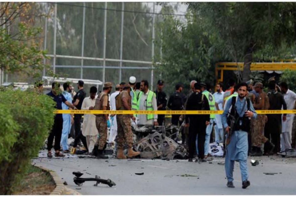 Big news: An early morning explosion rocks Peshawar, Pakistan! Gunmen fire multiple rounds, terrifying residents.