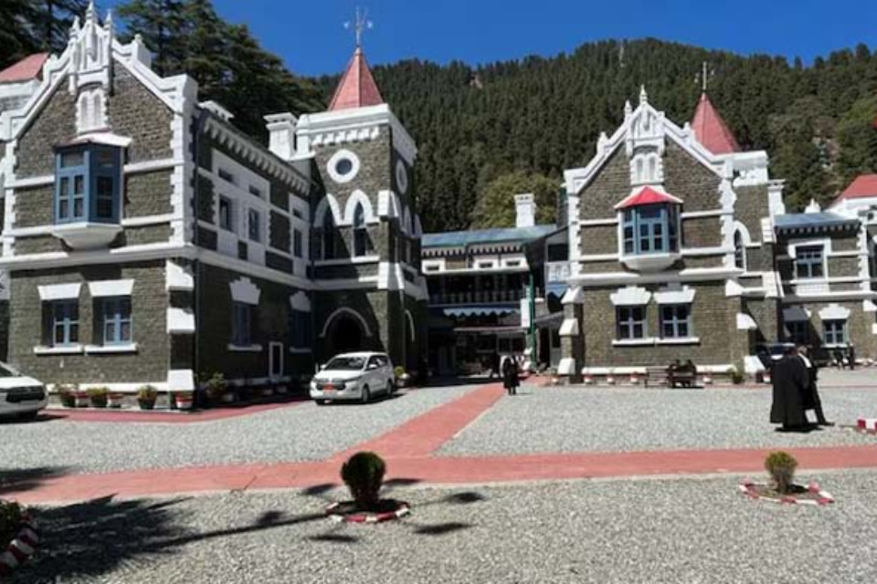 Chaos erupts during the Nainital District Panchayat elections! The High Court has taken a tough stand on allegations of kidnapping and overwriting, ordering the SSP and five Panchayat members to appe