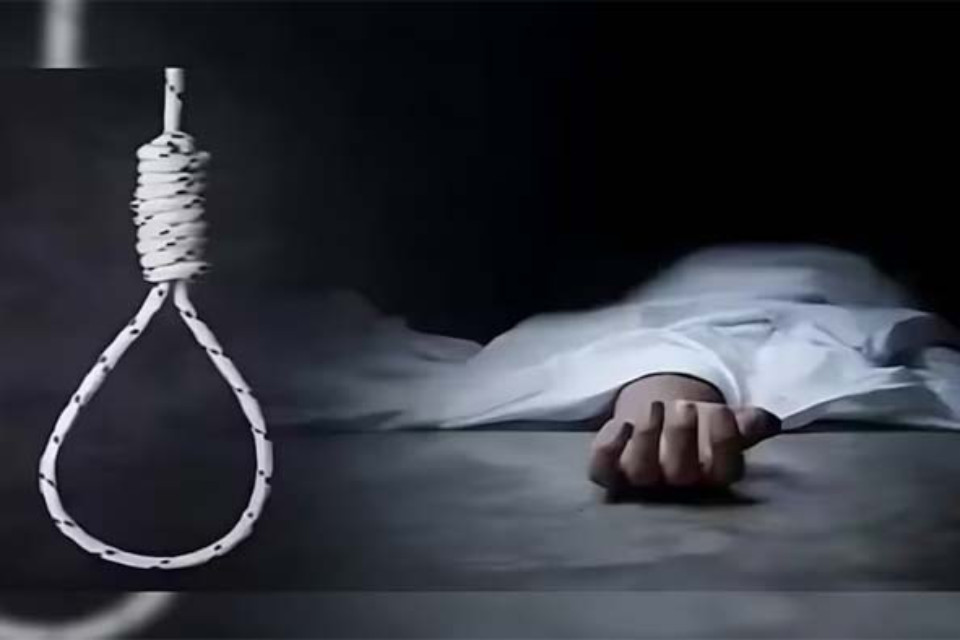 Sensational: A man's body was found hanging from a tree in Chayali, Dwarahat! The deceased had been missing for several days, and the village is in mourning! People are shocked.