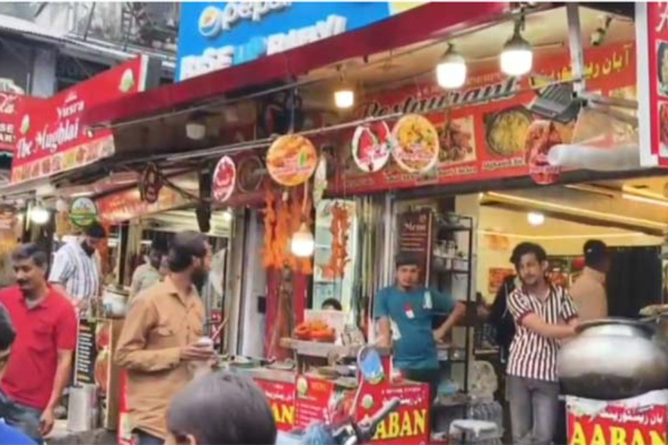 Nainital: Meat shops, hotels, and restaurants will no longer display non-vegetarian food items. The Sub-Divisional Magistrate has issued instructions. Find out why.