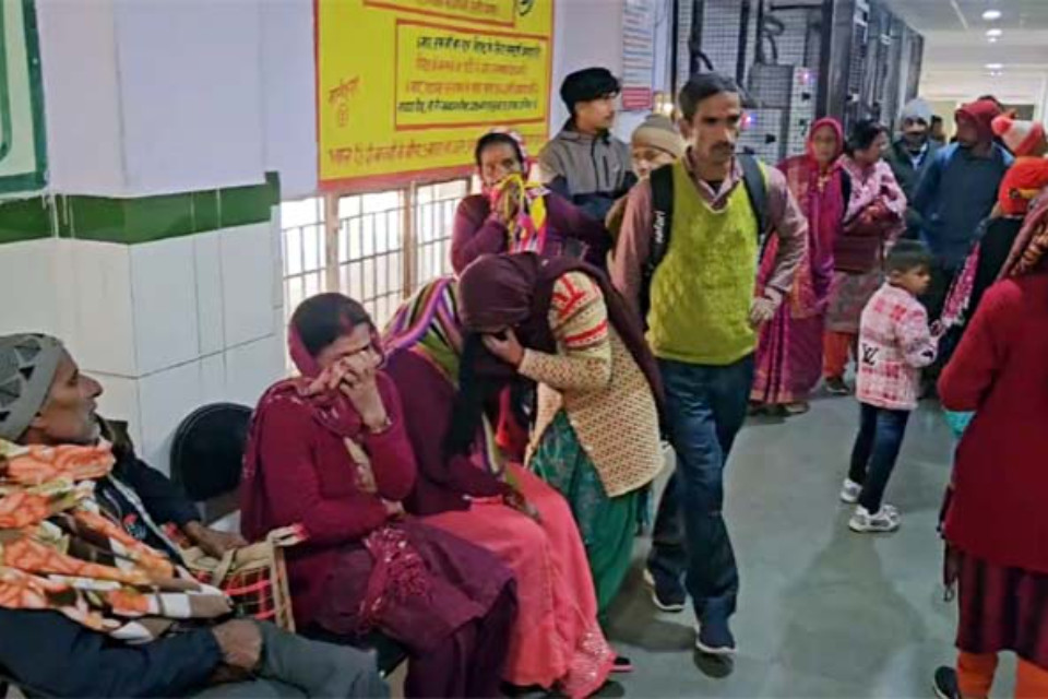 Uttarakhand: Pregnant woman dies at Bageshwar District Hospital! Family alleges negligence, anger mounts