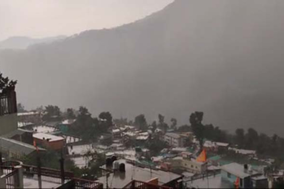 The weather in Uttarakhand will change tomorrow! Rain and snowfall expected in three districts.