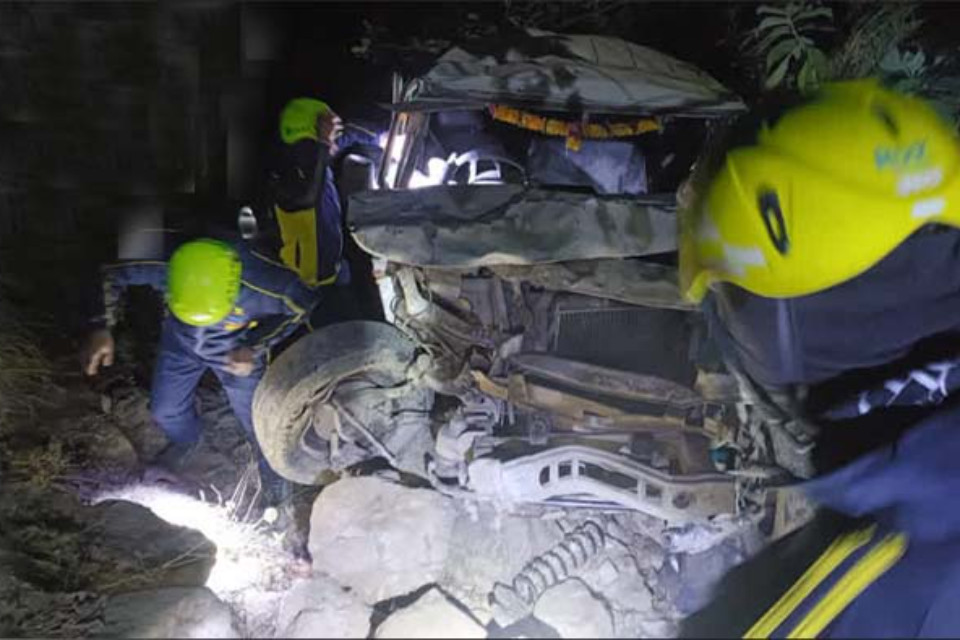  Horrific accident in Uttarakhand: A vehicle returning from a wedding procession in Champawat falls into a ditch! Five people are dead, and the area is in mourning.