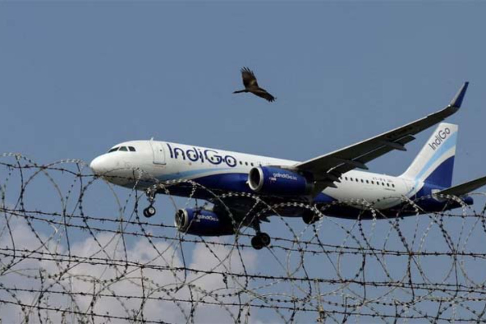 Big Breaking: Indigo Airlines faces operational crisis! Over 600 flights cancelled, all domestic flights from Delhi airport suspended! Rahul Gandhi attacks the government.