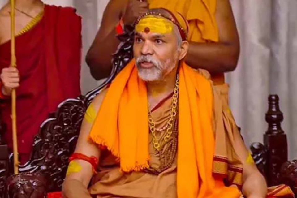 Big news: Shankaracharya jumps into the Babri Masjid controversy! Issues a serious warning, saying, "Those who support Babur will be treated as Babur only."