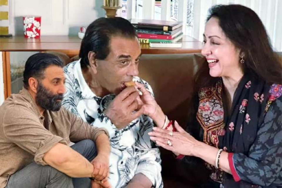 Remembering He-Man: Dharmendra's family gets emotional on his 90th birthday! Hema Malini wrote, "Slowly picking up the pieces...!" Sunny Deol shared an emotional post.