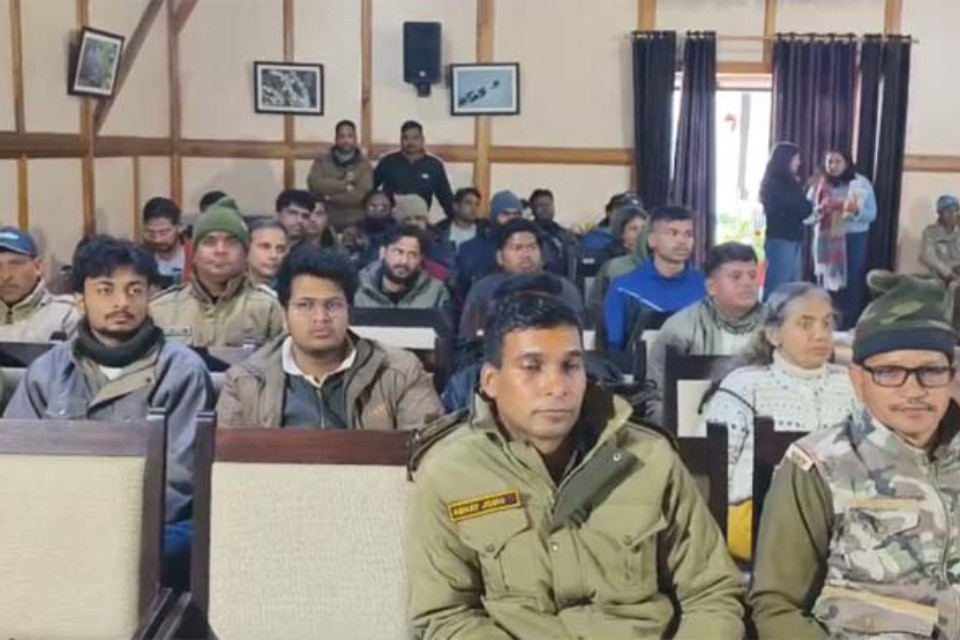  Nainital: The Forest Department's bird survey begins! Experts will count the birds and prepare a report.