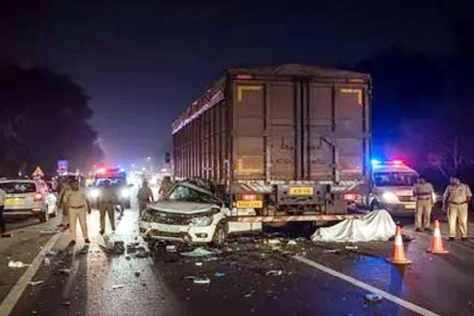 Speeding claimed four lives: A car was crushed under a parked truck in Rishikesh! Bodies were removed with a cutter, leaving mourners in mourning over the deaths of four young men.