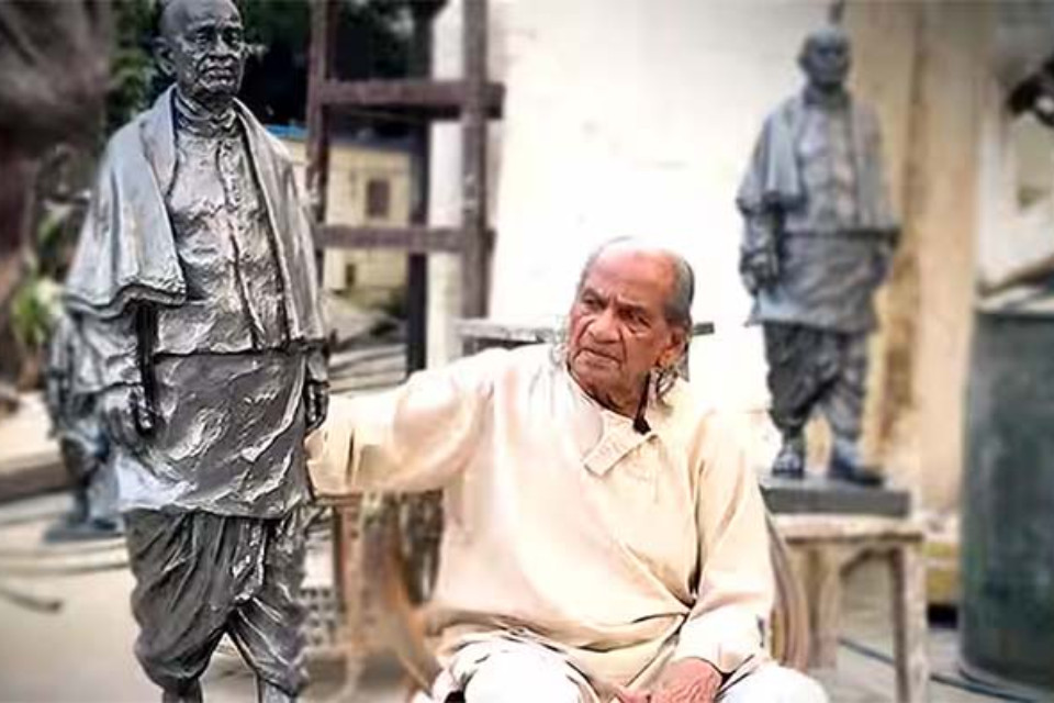 An era in the art world has ended: Statue of Unity sculptor Ram Sutar has passed away at the age of 100. He earned a worldwide reputation through his hard work and skill.