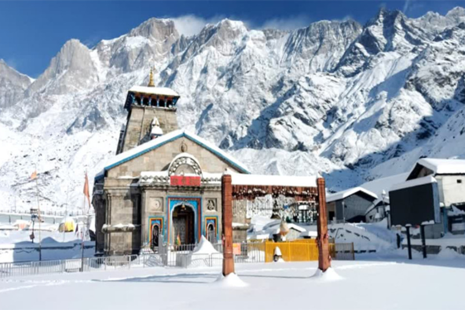 Uttarakhand: The mountains shine like silver after the snowfall! Temperatures in Kedar Valley drop below zero degrees, and soldiers stand guard in the harsh conditions.