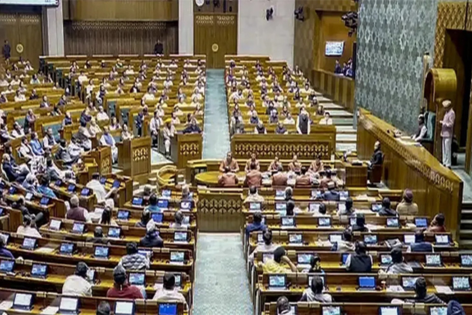 Big news: The budget session begins with President Draupadi Murmu's address! The budget will be presented on February 1st, with the opposition preparing to discuss these issues.