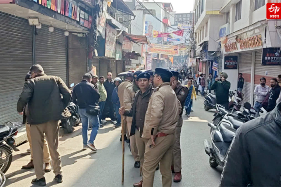 Another crime in Uttarakhand: A young woman was murdered by slitting her throat with an axe in a crowded market! She had threatened her two days earlier, raising questions about law and order.