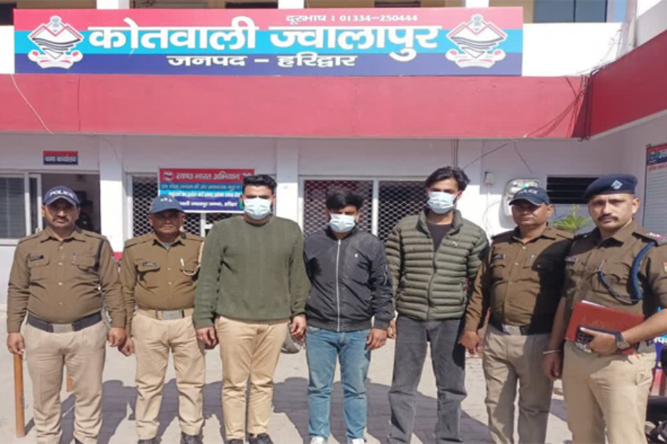 Audacity: UP Police attacked in Uttarakhand! Three youths arrested for attempting to free the accused in a filmy style.