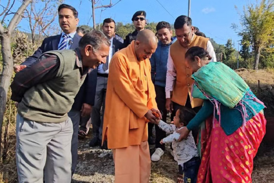 Uttarakhand: CM Yogi Adityanath embarks on a village tour! Children welcome him in a special way, and also visits Janata Inter College.