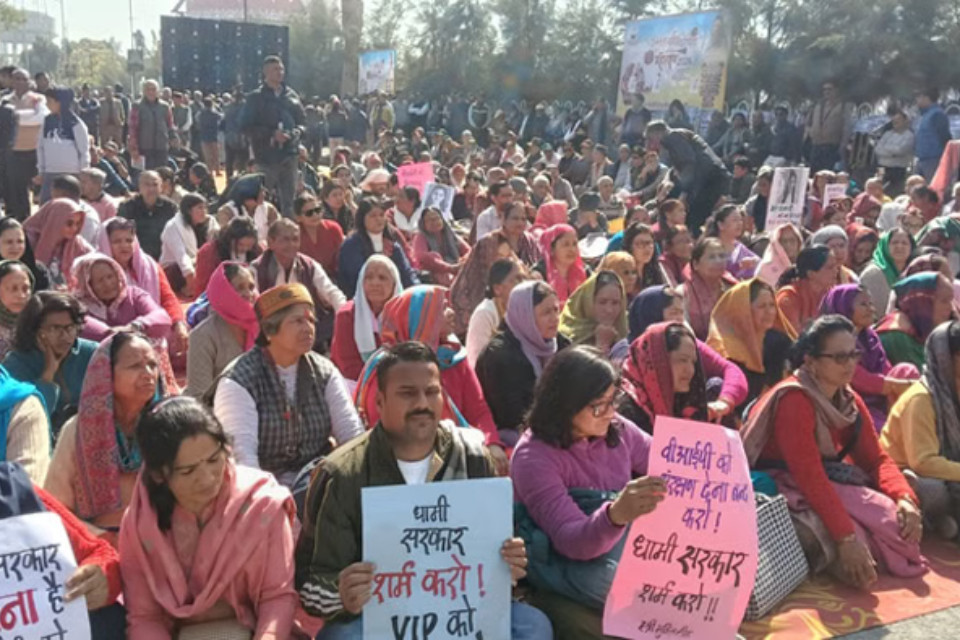 Uttarakhand: A grand meeting was held in Dehradun regarding the Ankita Bhandari case. Crowds gathered at the Parade Ground, demanding the disclosure of the VIP angle and a fair investigation.