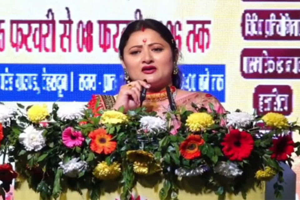 Emotional moment: CM Dhami's wife, Geeta Dhami, broke down in tears! She cited her husband's four years of struggle and public service as an inspiration and delivered a powerful message from the Utta