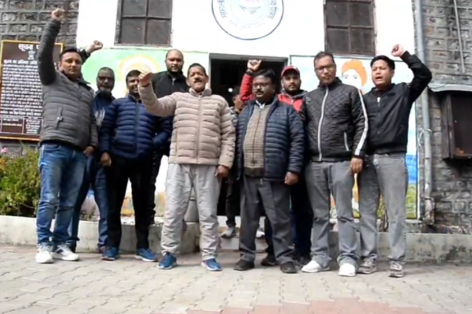 The Education Department's work boycott continues in Nainital! Employees demand security in protest of the Dehradun Directorate incident.