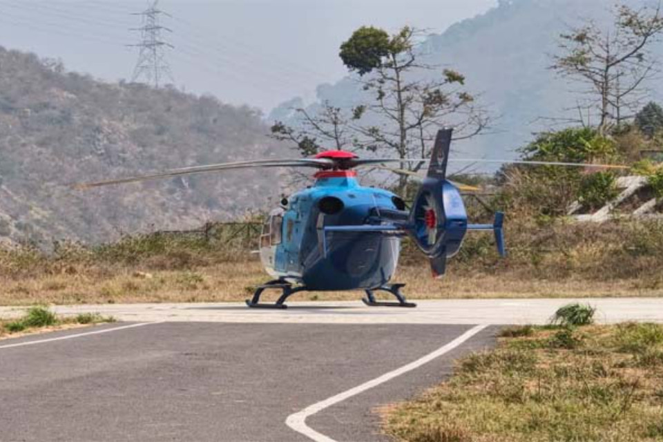 Uttarakhand: The Governor's helicopter suffered a technical snag, making an emergency landing at the GVK helipad in Srinagar, causing panic within the administration.