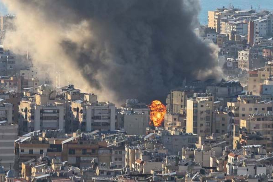 Big Breaking News: Tensions surge in the Middle East! Devastation sweeps across Lebanon, with the death toll nearing 400! Millions displaced.